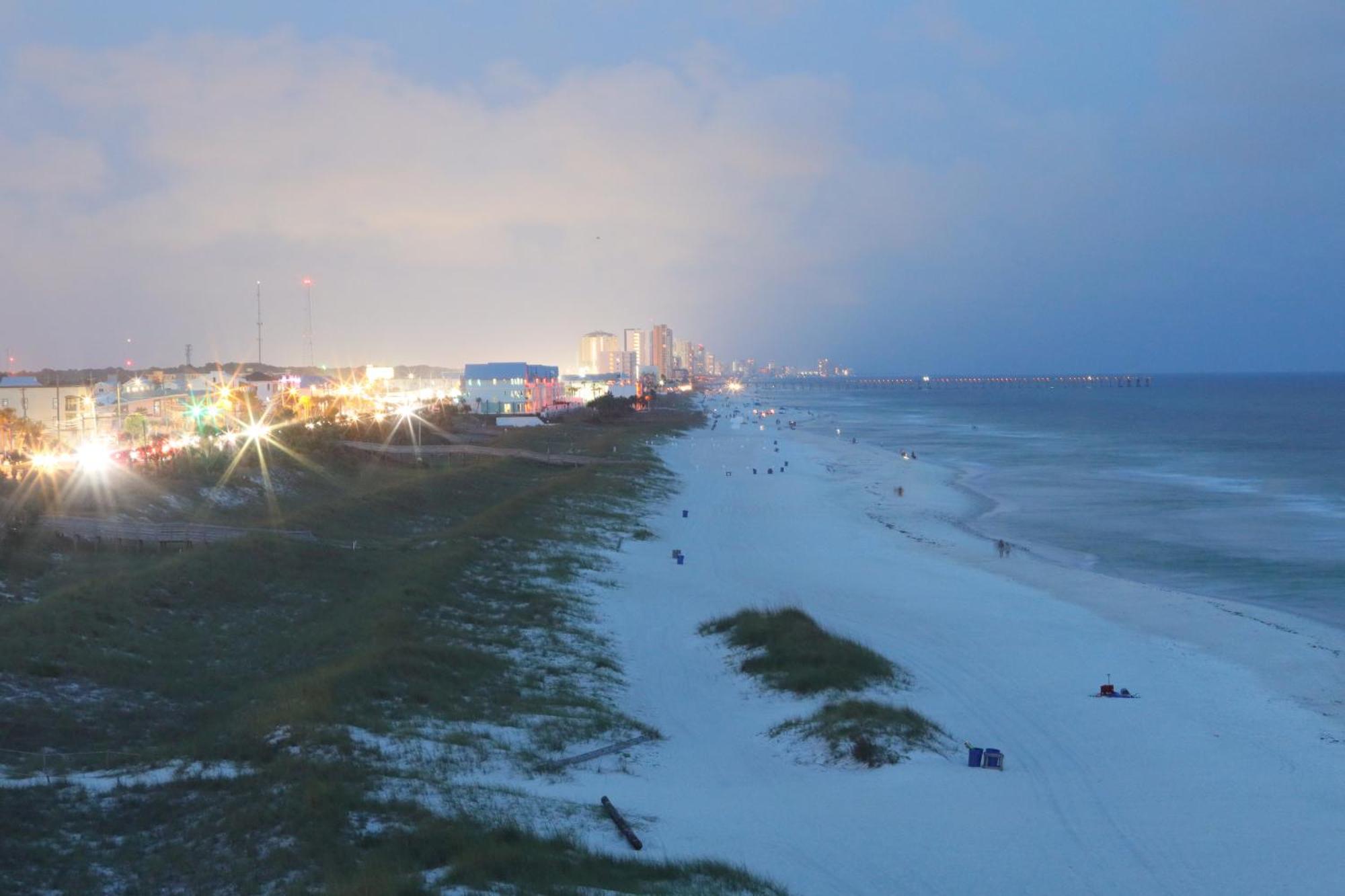 Couples Getaway, Honeymoon Sweet, Perfectly Cozy Beach Front Condo With Kitchen, Pool, Free Parking,Check-In At Door Panama City Beach Exterior photo