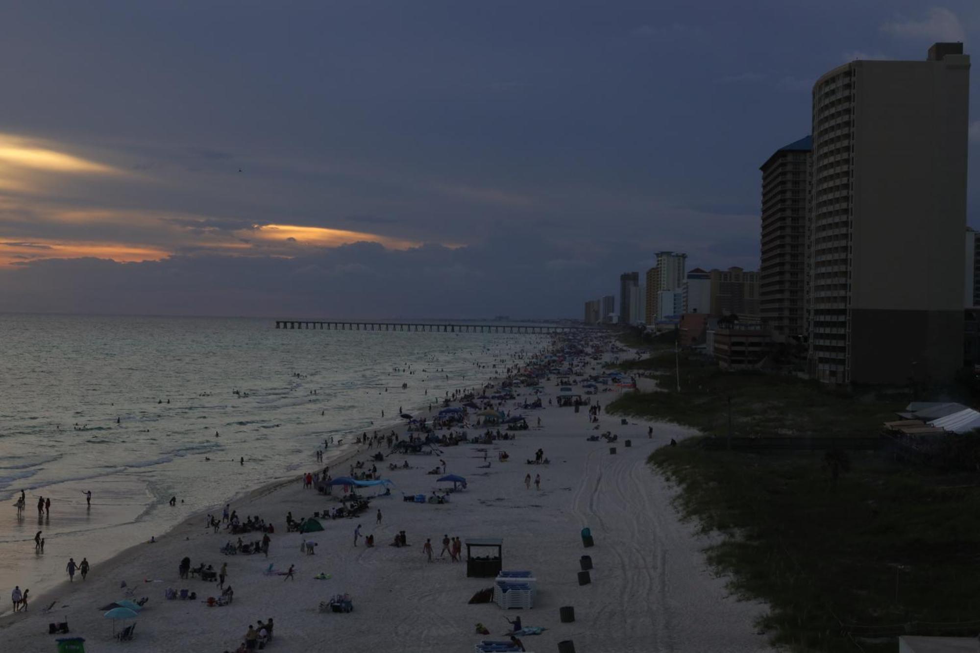 Couples Getaway, Honeymoon Sweet, Perfectly Cozy Beach Front Condo With Kitchen, Pool, Free Parking,Check-In At Door Panama City Beach Exterior photo
