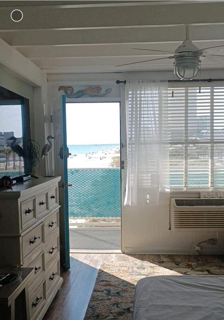 Couples Getaway, Honeymoon Sweet, Perfectly Cozy Beach Front Condo With Kitchen, Pool, Free Parking,Check-In At Door Panama City Beach Exterior photo