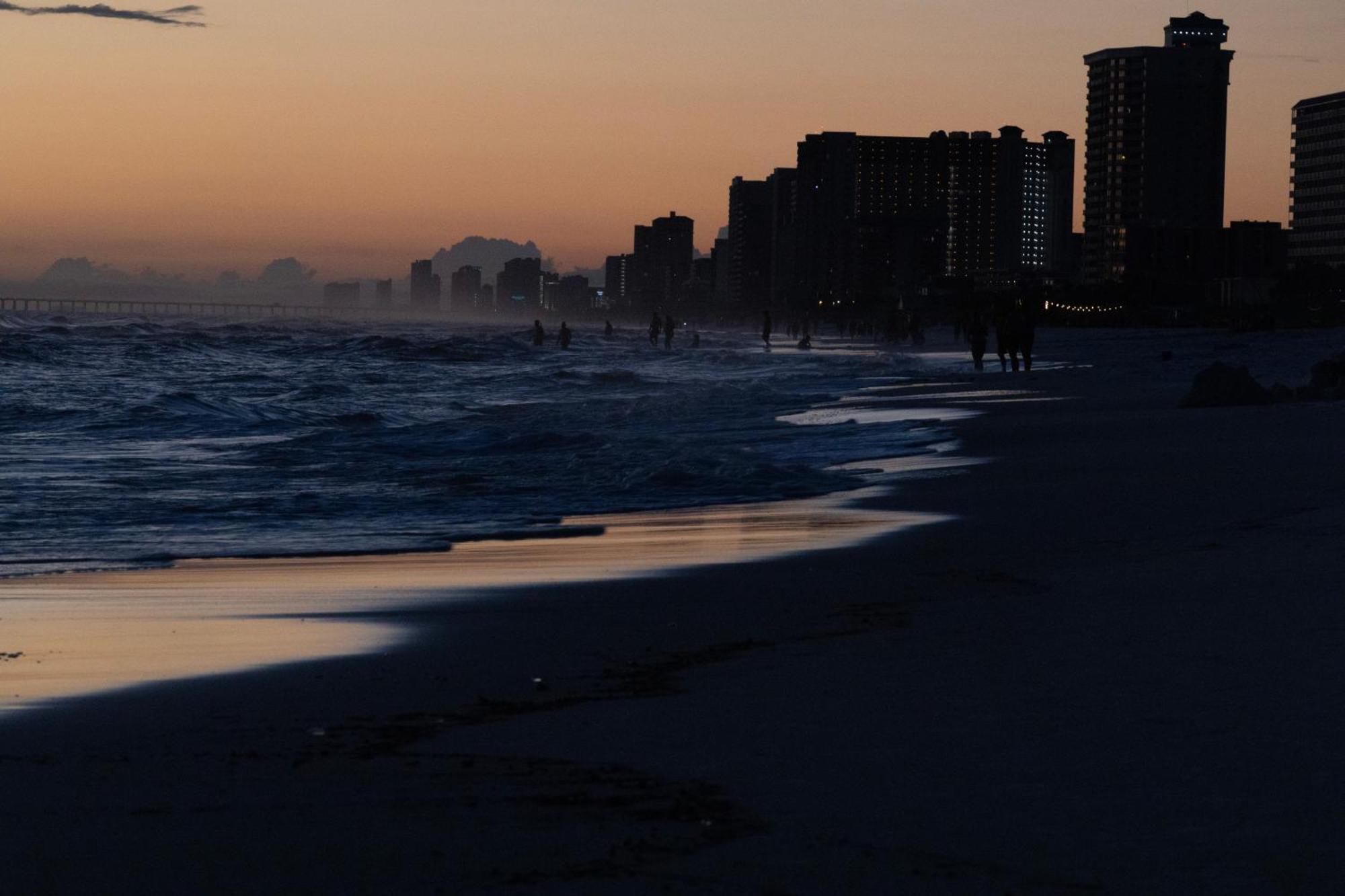 Couples Getaway, Honeymoon Sweet, Perfectly Cozy Beach Front Condo With Kitchen, Pool, Free Parking,Check-In At Door Panama City Beach Exterior photo