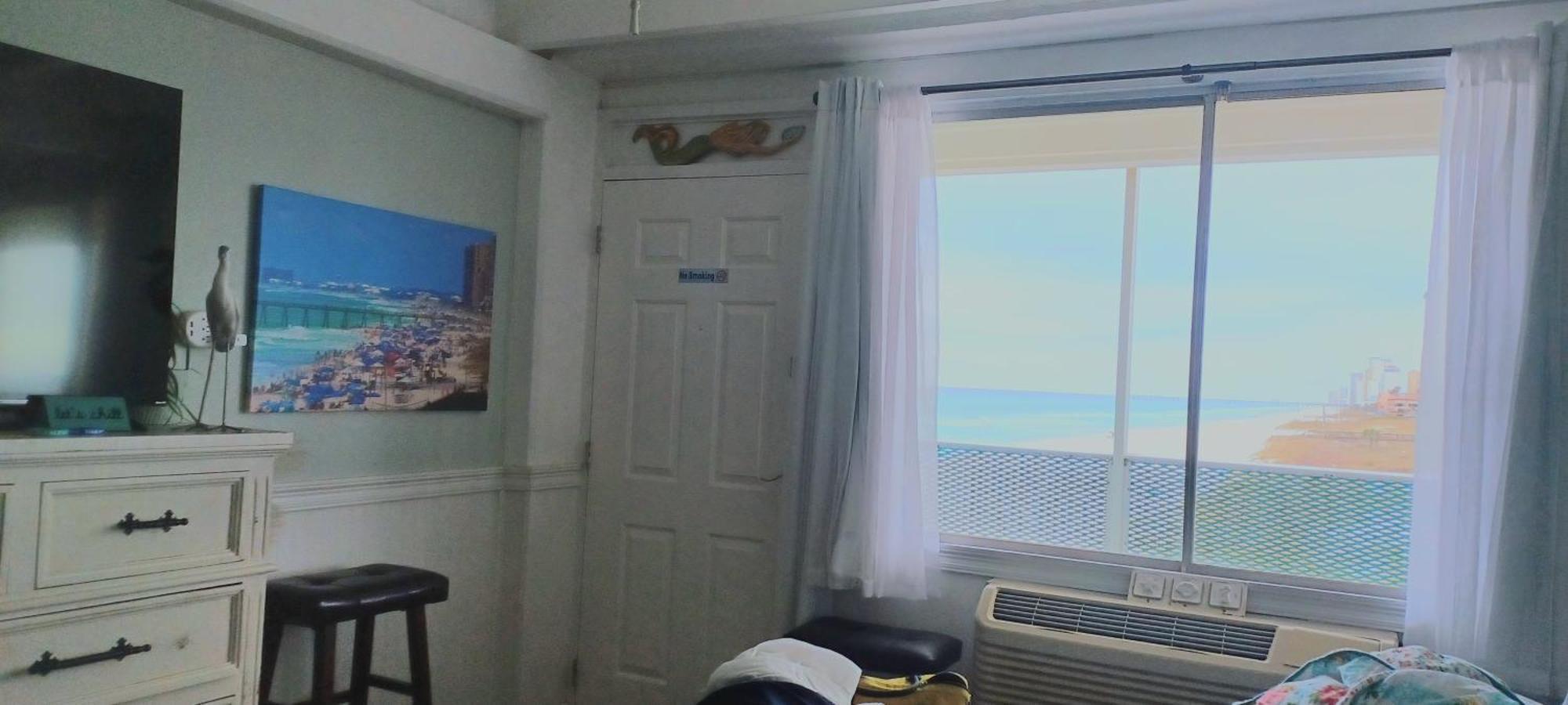 Couples Getaway, Honeymoon Sweet, Perfectly Cozy Beach Front Condo With Kitchen, Pool, Free Parking,Check-In At Door Panama City Beach Exterior photo