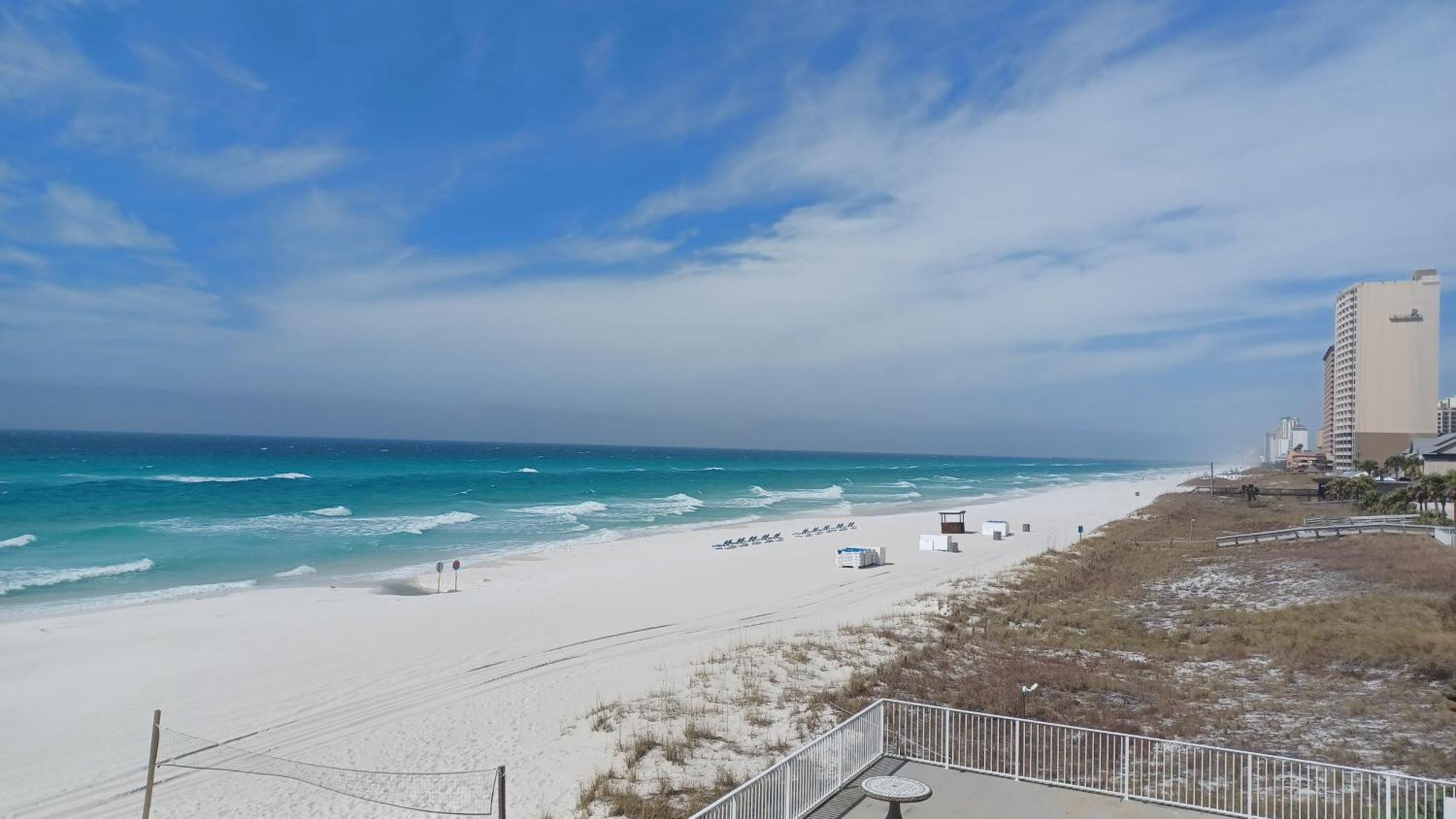 Couples Getaway, Honeymoon Sweet, Perfectly Cozy Beach Front Condo With Kitchen, Pool, Free Parking,Check-In At Door Panama City Beach Room photo