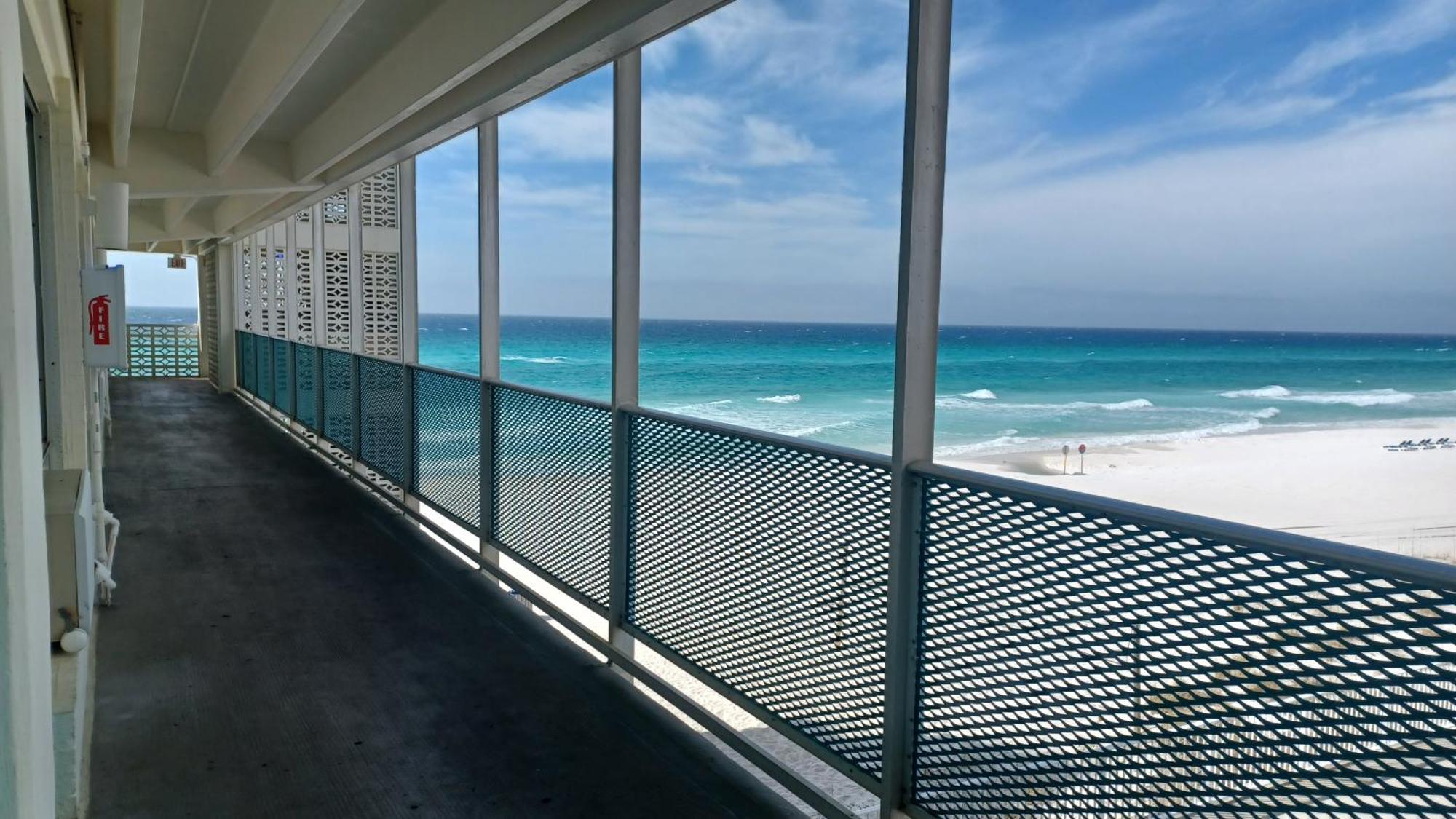 Couples Getaway, Honeymoon Sweet, Perfectly Cozy Beach Front Condo With Kitchen, Pool, Free Parking,Check-In At Door Panama City Beach Room photo