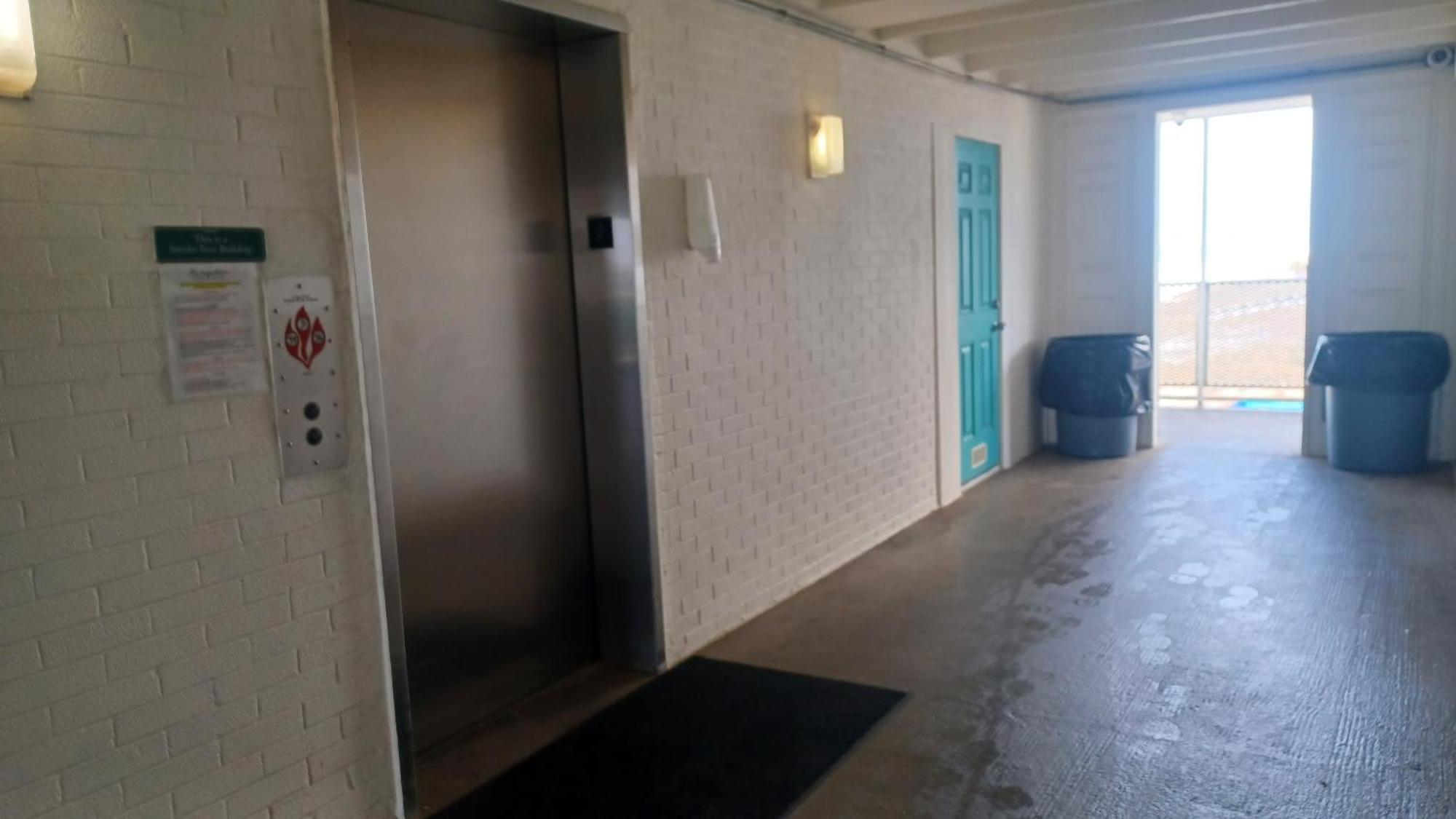 Couples Getaway, Honeymoon Sweet, Perfectly Cozy Beach Front Condo With Kitchen, Pool, Free Parking,Check-In At Door Panama City Beach Exterior photo