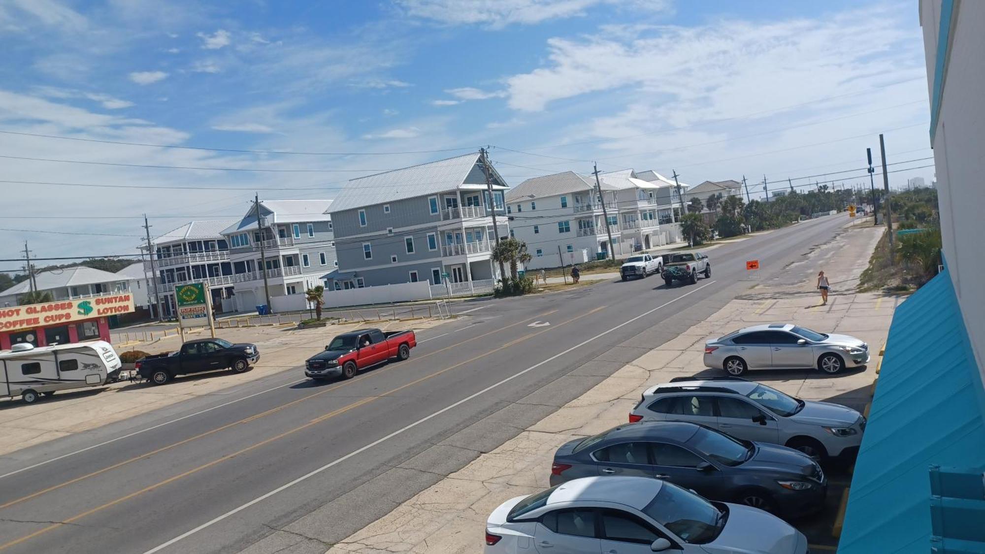 Couples Getaway, Honeymoon Sweet, Perfectly Cozy Beach Front Condo With Kitchen, Pool, Free Parking,Check-In At Door Panama City Beach Exterior photo